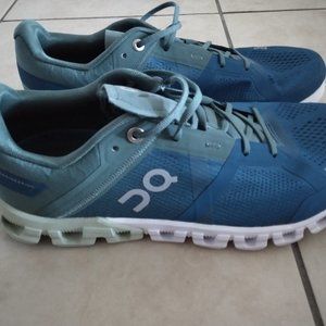 Men's On Running Cloud Flow SIze 7.5